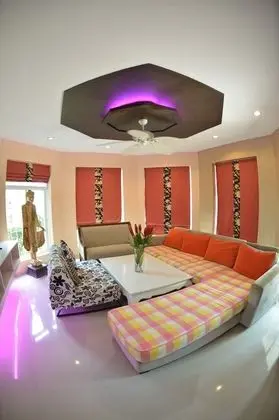 Family Room 8 Bed  Rooms