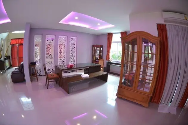 Family Room 8 Bed  Rooms