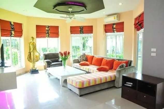 Family Room 8 Bed  Rooms