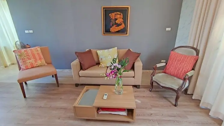 3 bedrooms villa and private pool with  jacuzzi