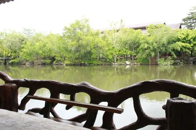 Family Lakeside ( Free water park entry )
