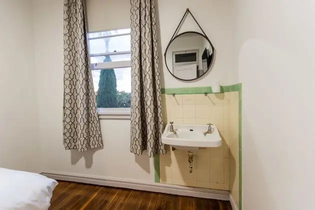 Tek Kişilik Oda, 1 Yatak Odası, Ortak Banyo