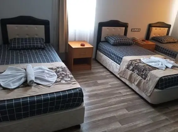 Standart Üç Kişilik Bahçe Manzaralı Oda