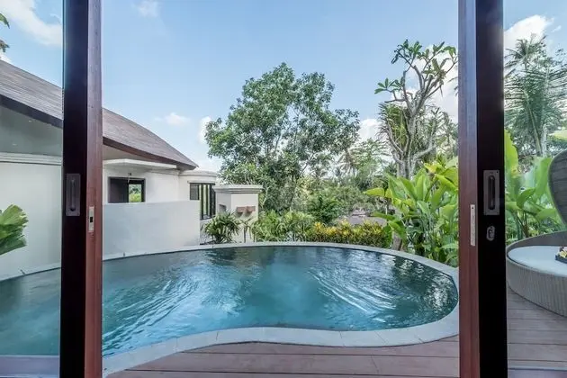 Villa (Courtyard)