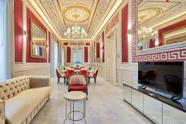 Deluxe Süit, Balkon (Salón Rojo)