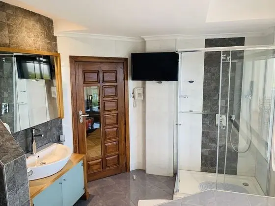 Deluxe Tek Büyük Yataklı Oda