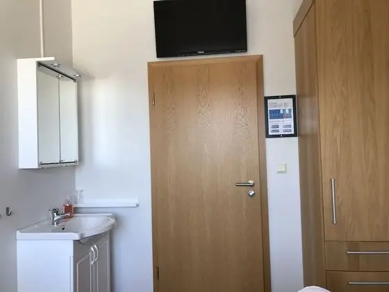 Tek Büyük veya İki Ayrı Yataklı Oda, Ortak Banyo