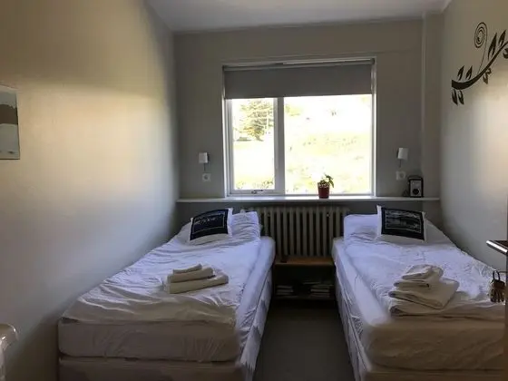 Tek Büyük veya İki Ayrı Yataklı Oda, Ortak Banyo