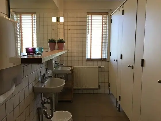 Tek Büyük veya İki Ayrı Yataklı Oda, Ortak Banyo