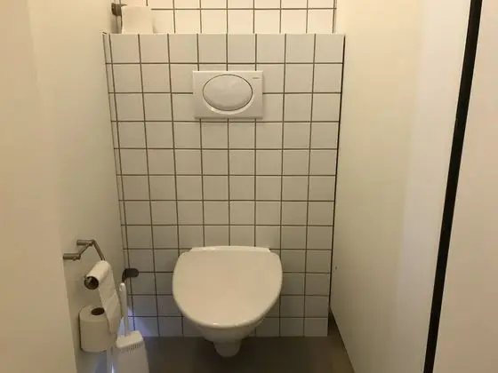 Tek Büyük veya İki Ayrı Yataklı Oda, Ortak Banyo