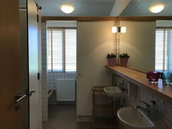 Tek Büyük veya İki Ayrı Yataklı Oda, Ortak Banyo