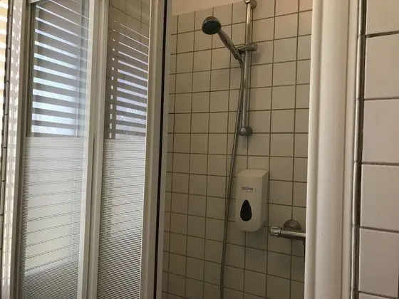 Tek Büyük veya İki Ayrı Yataklı Oda, Ortak Banyo