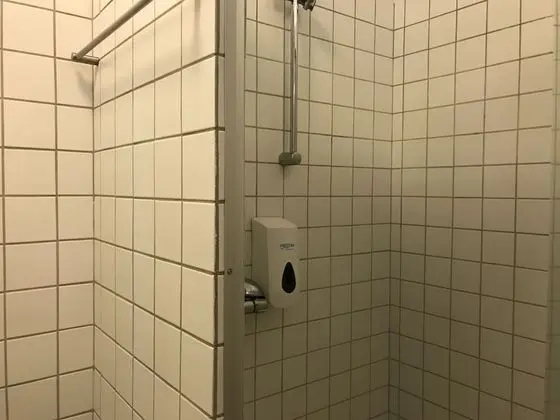 Tek Büyük veya İki Ayrı Yataklı Oda, Ortak Banyo