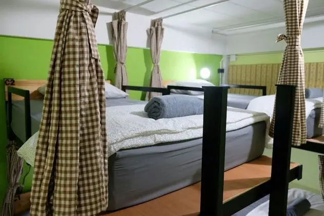 4 Bed Private Room