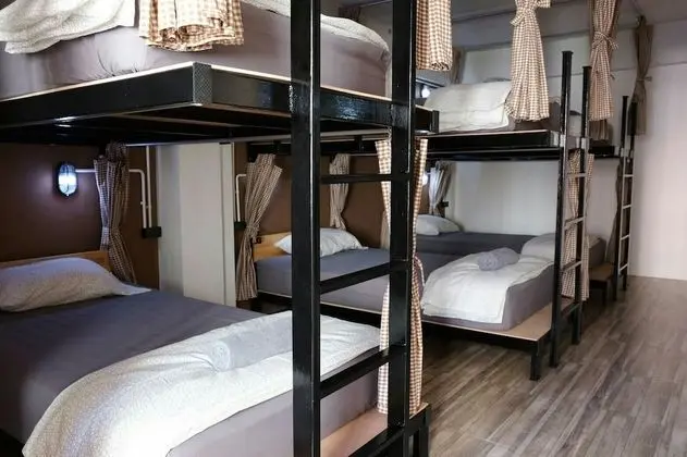 6 Bed Private Room