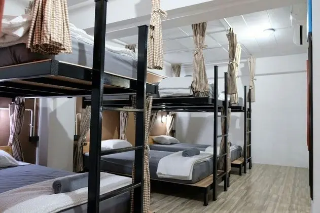 6 Bed Private Room