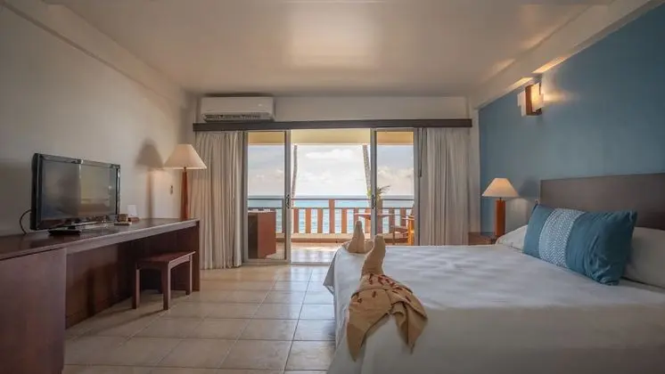 Okyanusa Bakan (Beachfront Room)