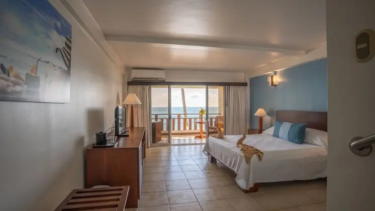 Okyanusa Bakan (Beachfront Room)