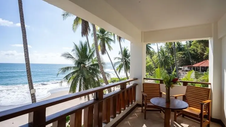 Okyanusa Bakan (Beachfront Room)