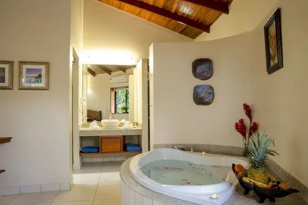 Süit (Tropical Suite - Jacuzzi)
