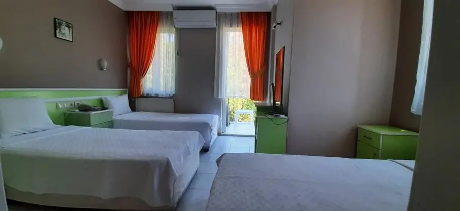 Üç Kişilik Oda, Bahçe Manzaralı, Balkonlu