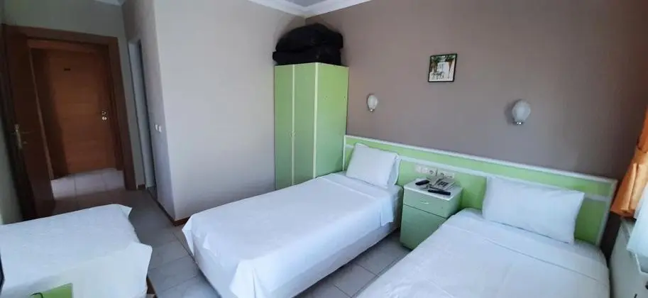Üç Kişilik Oda, Bahçe Manzaralı, Balkonlu