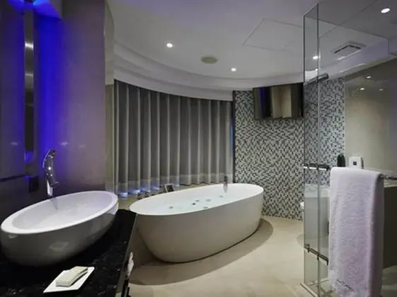 Deluxe Tek Büyük Yataklı Oda, Sıcak Su Küveti