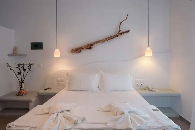 Üç Kişilik Oda, Deniz Manzaralı