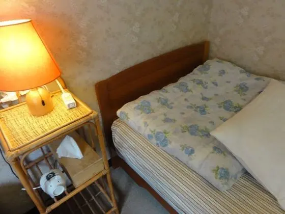 İki Ayrı Yataklı Oda, Ortak Banyo