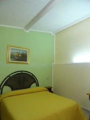 Üç Kişilik Oda