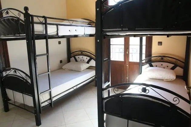 Dört Kişilik Oda, Ortak Banyo