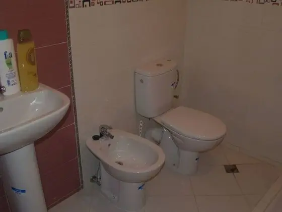 Dört Kişilik Oda, Ortak Banyo