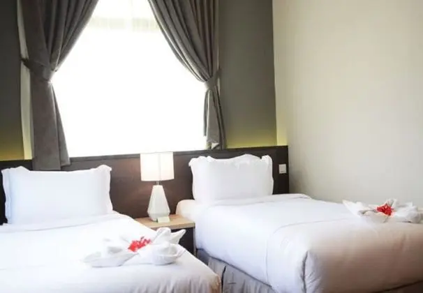 Mahligai Villa, 4-Bedroom (1 King & 6 Single Beds)