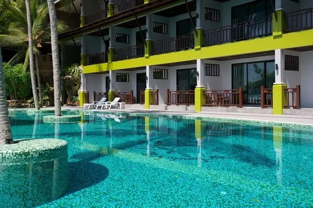 Deluxe Pool Access