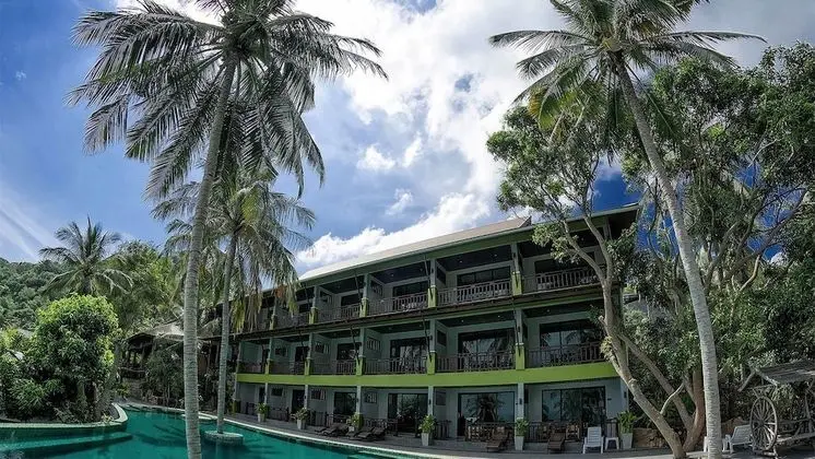 Deluxe Pool Access