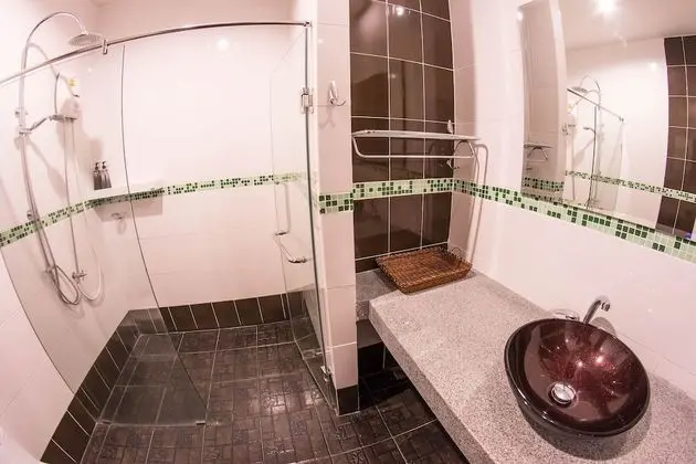Deluxe Pool Access