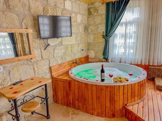 Luxury Suite, Vadi Manzaralı, Jakuzili ve Balkonlu