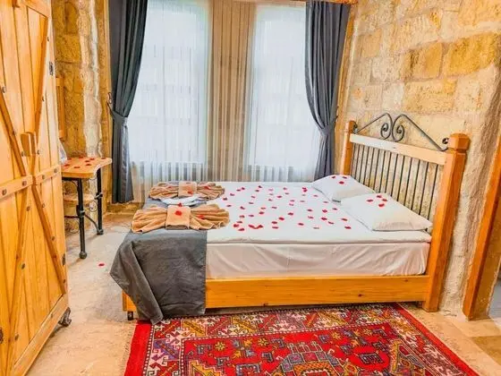 Stone Suite, Jakuzili