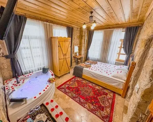 Stone Suite, Jakuzili