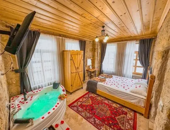 Stone Suite, Jakuzili
