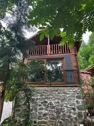 Dağ Evi, Bahçe Manzaralı