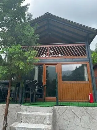 iki yatak odalı dağ evi