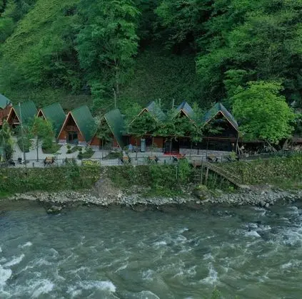 Superior, Nehir Manzaralı, Balkonlu