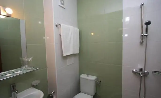 Standard Tek Büyük Yataklı Oda, Balkon, Şehir Manzaralı