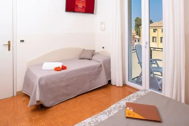 Üç Kişilik Oda