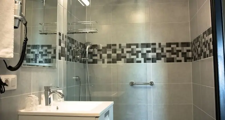 Üç Kişilik Oda