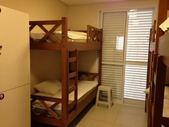 Quarto Masculino Compartilhado Com Varanda (6 Camas)