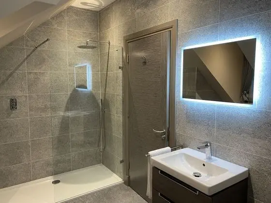 Deluxe Tek Büyük Yataklı Oda, Özel Banyo (Room 4 with Balcony)