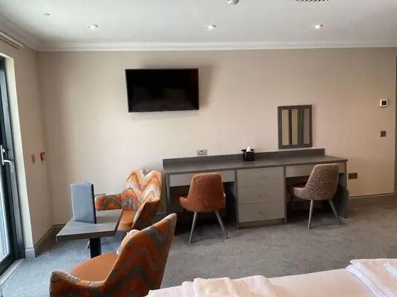 Deluxe Tek Büyük Yataklı Oda, Özel Banyo, Zemin Kat (Room 2)