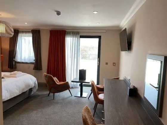 Deluxe Tek Büyük Yataklı Oda, Özel Banyo, Zemin Kat (Room 2)